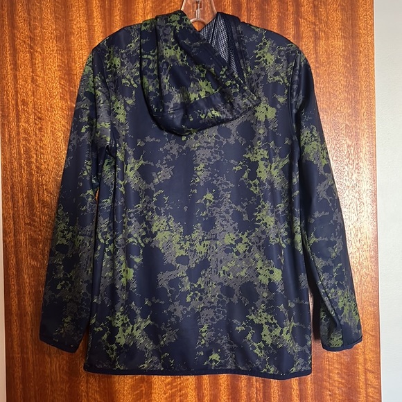 Boys hoodie, gently used, no stains or tears - Picture 5 of 5